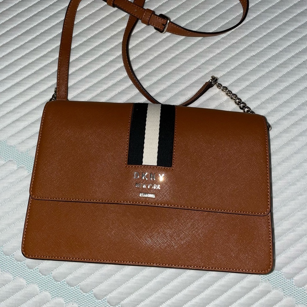 Beautiful brown DKNY crossbody